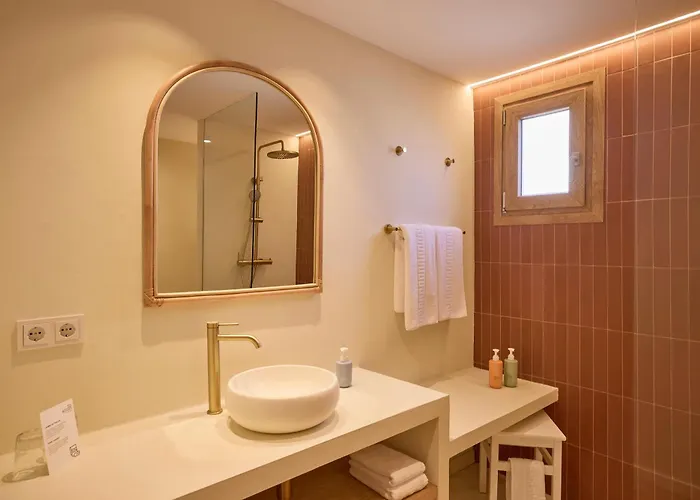 Petit Ses Rotges - Only Adults 3*