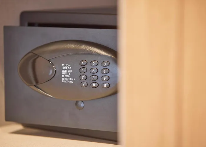 Petit Ses Rotges - Only Adults 칼라 라트자다