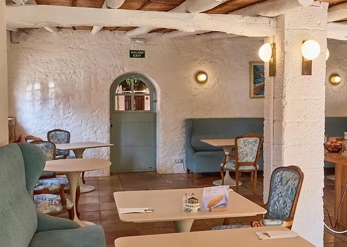 호텔 Petit Ses Rotges - Only Adults 칼라 라트자다